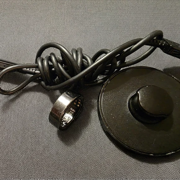 Oura Ring Gen 3 – Black Heritage Includes Ring, Black Protective Cover, Charger - Picture 4 of 5